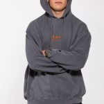 sudadera gris