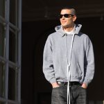 sudadera gris hombre