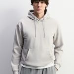 sudadera gris hombre